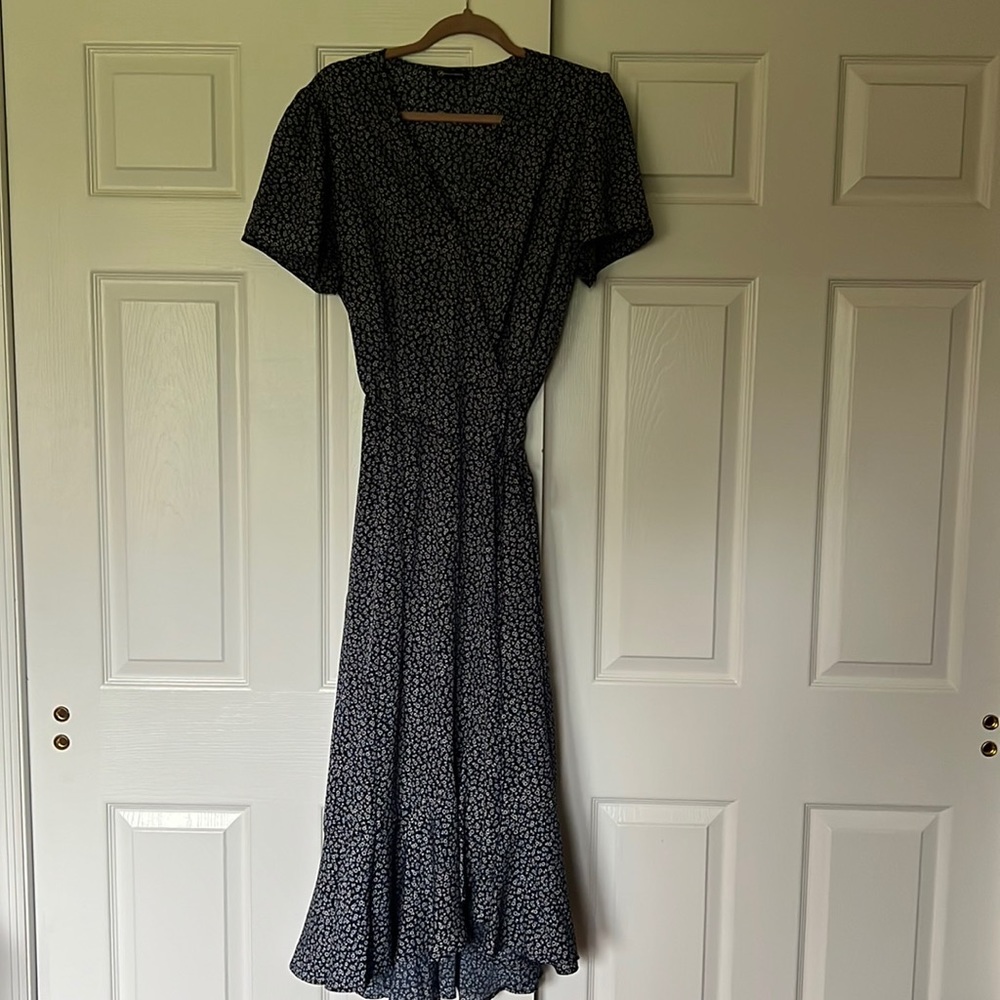 Pretty in floral, maxi wrap dress.Boho, V neck short sleeve.